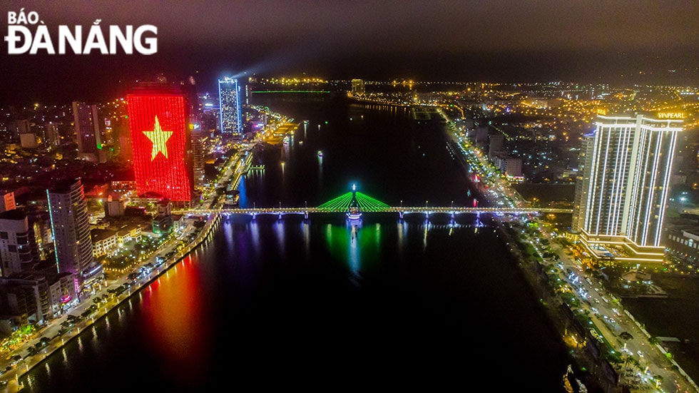 Dòng sông Hàn về đêm.