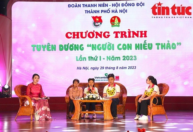 Chương trình tuyên dương Người con hiếu thào mùa Vu lan năm 2023.