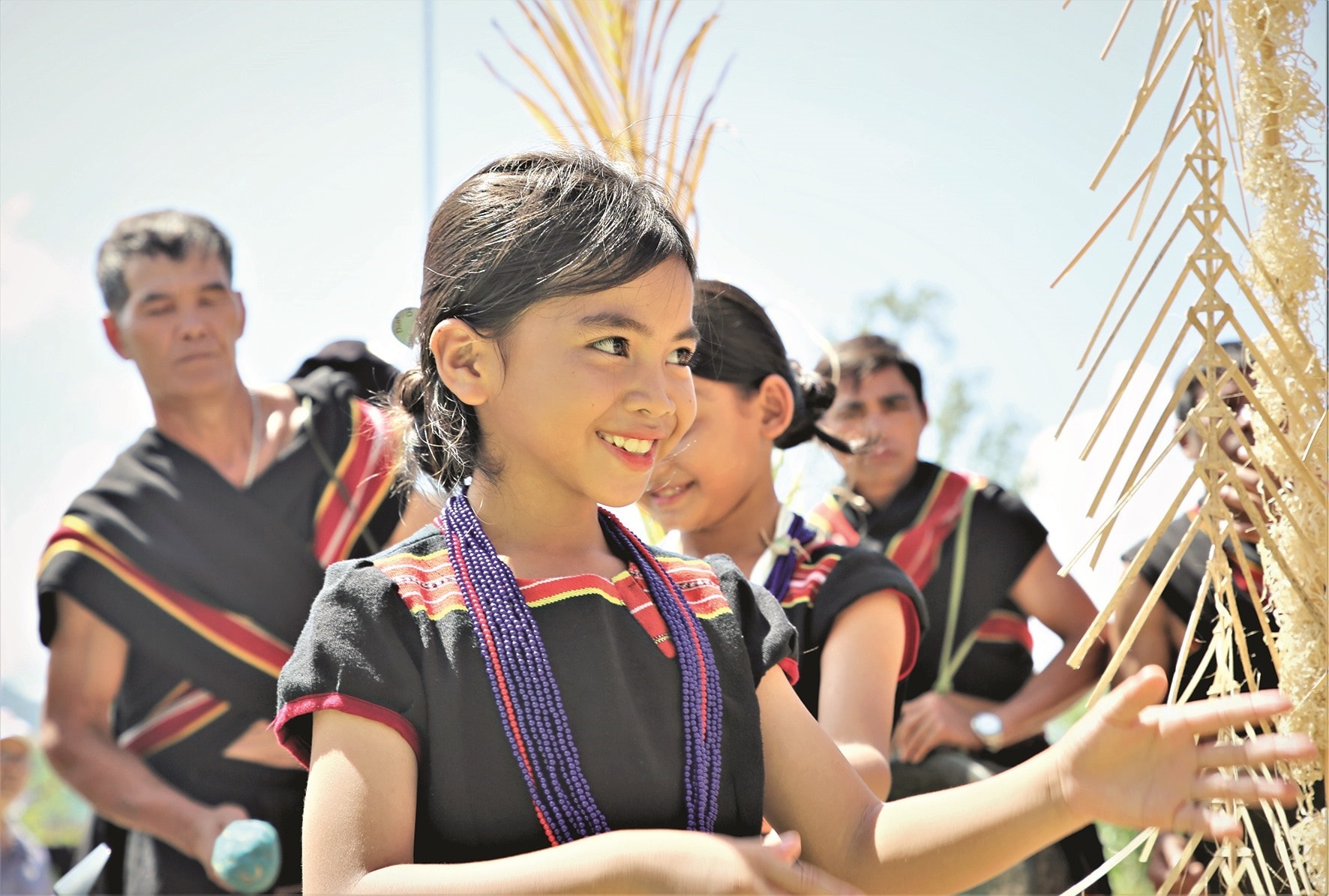 A young artisan’s traditional art performance