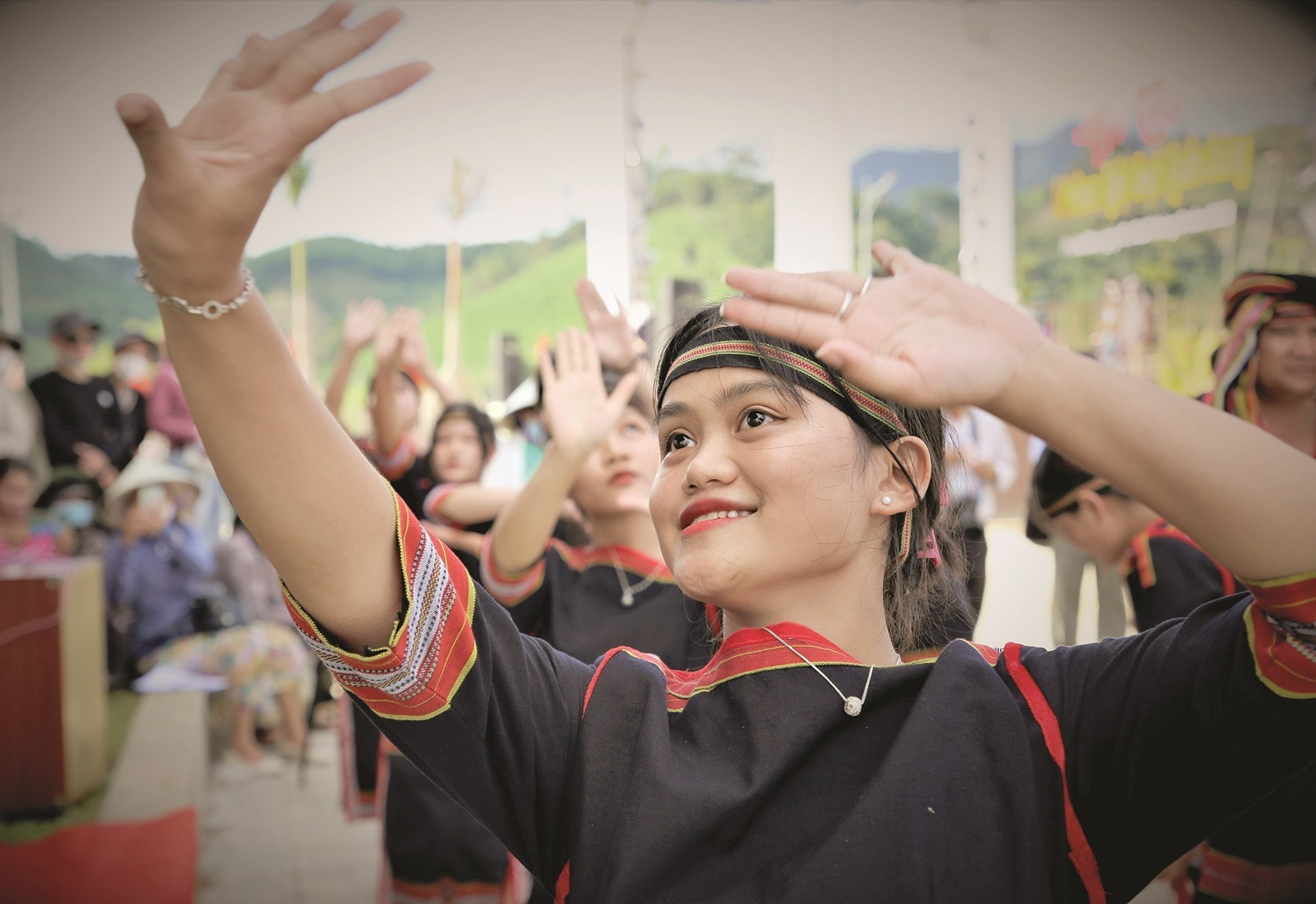 Ca Dong young women in traditional dances