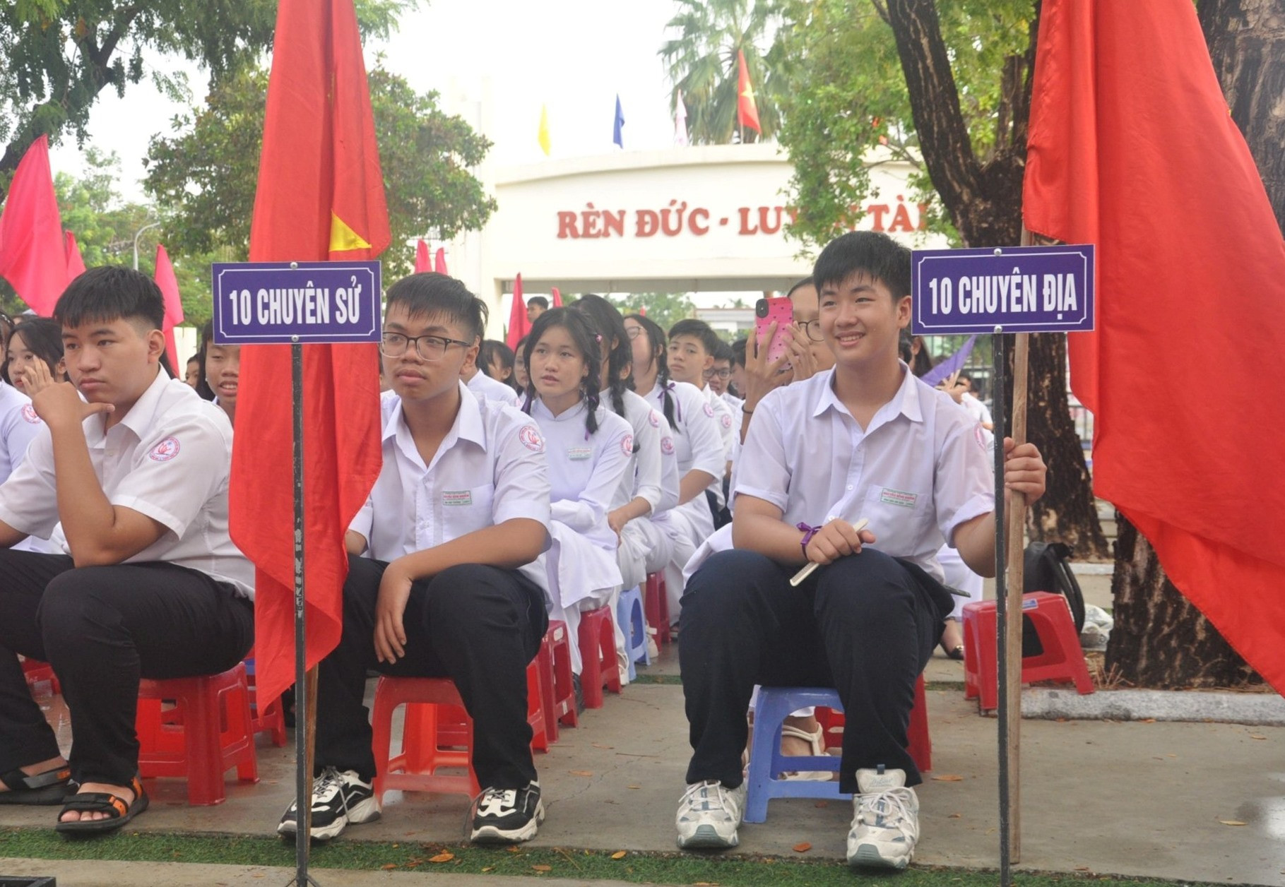 Lần đầu tiên Trường THPT chuyên Nguyễn Bỉnh Khiêm có lớp chuyên Sử và chuyên Địa riêng