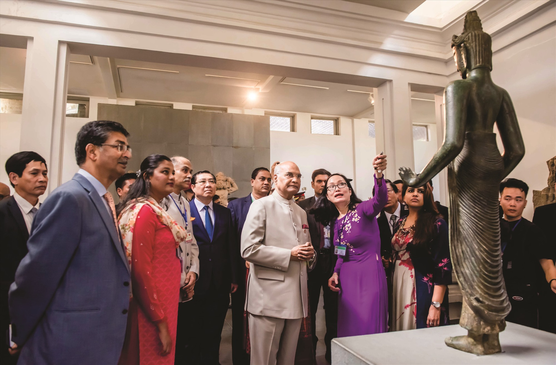 Tượng Bồ tát Tara trưng bày tại Bảo tàng Điêu khắc Chăm Đà Nẵng thu hút sự chiêm ngưỡng của nhiều chính khách, du khách trong và ngoài nước. Ảnh: BTC CC