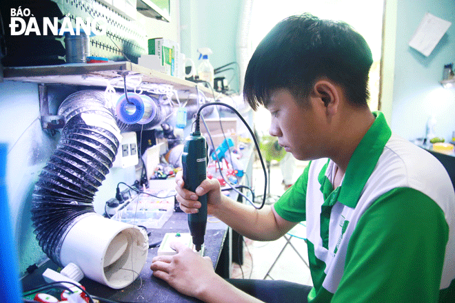 Các sản phẩm giải pháp từ Công ty CP sản xuất thiết bị điện STC Electric đã giúp hàng ngàn hộ gia đình, kinh doanh, sản xuất vơi nỗi lo rò rỉ, chập điện khi sử dụng các thiết bị điện tử. Ảnh: CHIẾN THẮNG