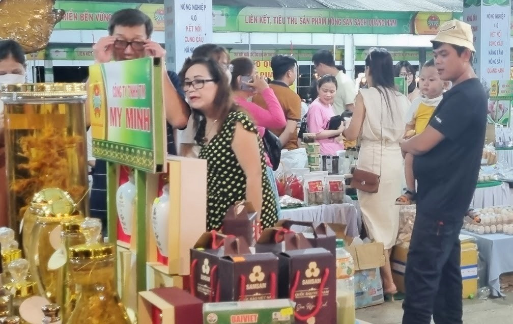 Quảng Nam hỗ trợ doanh nghiệp mở rộng thị trường tiêu thị sản phẩm thông qua các hội chợ. Ảnh: C.N