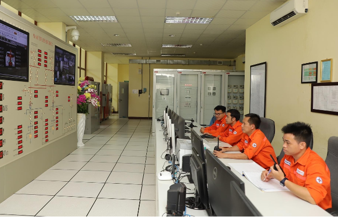 Phòng điều khiển trung tâm Nhà máy Thủy điện Sông Bung 2 Công ty Thủy điện Sông Bung. Ảnh Xuân Lan