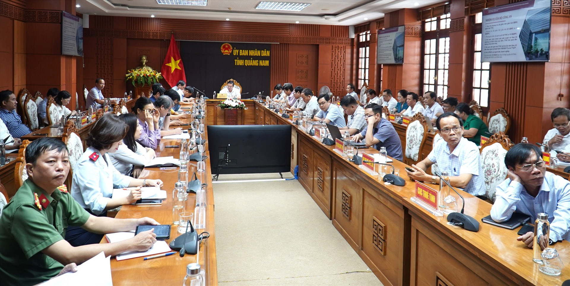 Đồng chí Lê Trí Thanh- Chủ tịch UBND tỉnh chủ trì phiên họp tại điểm cầu Quảng Nam. Ảnh:PT