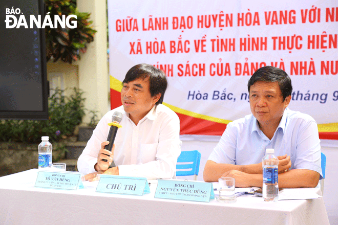 Lãnh đạo huyện Hòa Vang trao đổi tại buổi đối thoại. Ảnh: NGỌC HÀ