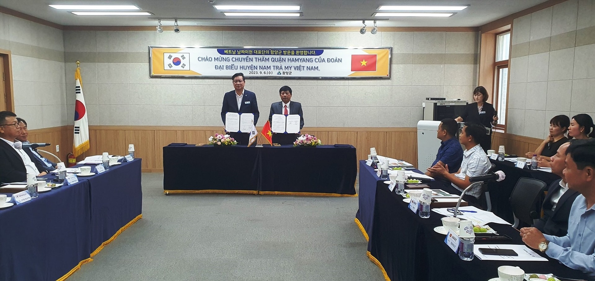 Signing ceremony of Appendix of Seasonal Employment Programme between Nam Tra My and Hamyang