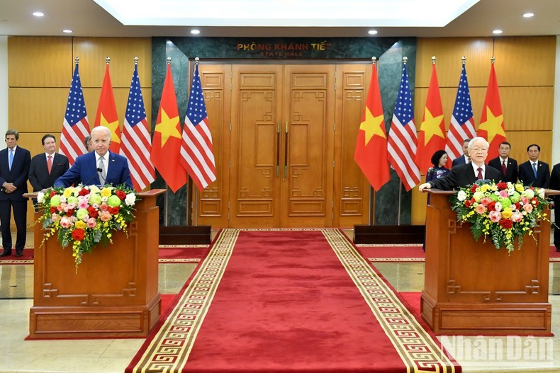 Tổng Bí thư Nguyễn Phú Trọng và Tổng thống Hoa Kỳ Joe Biden tại cuộc Họp báo chung. (Ảnh: Trí Dũng/TTXVN)