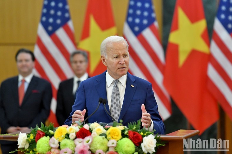 Tổng thống Hoa Kỳ Joe Biden phát biểu tại cuộc họp báo chung. (Ảnh: Trí Dũng/TTXVN)