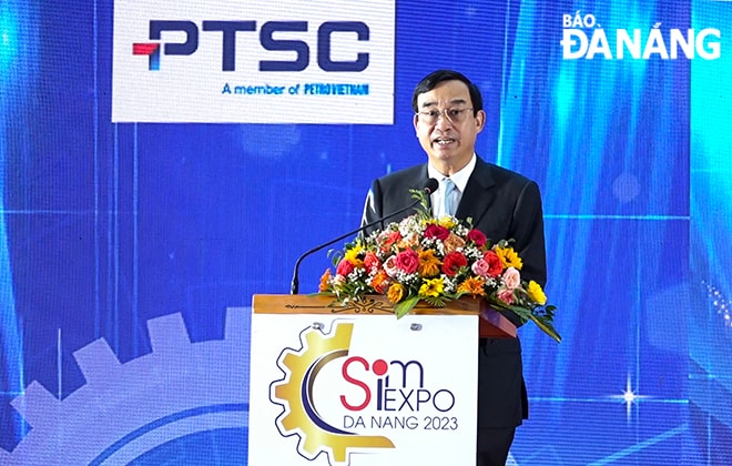 Chủ tịch UBND thành phố Lê Trung Chinh phát biểu khai mạc