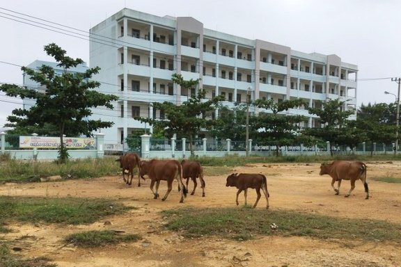 Làng đại học Đà Nẵng mới có một số công trình hoàn thành phục vụ việc dạy - học . Ảnh: Thu Cúc