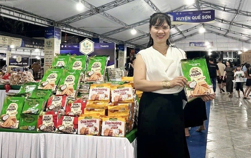 Sản phẩm bánh dừa Quý Thu tham gia quảng bá, giới thiệu tại Trung Quốc. Ảnh: K.L