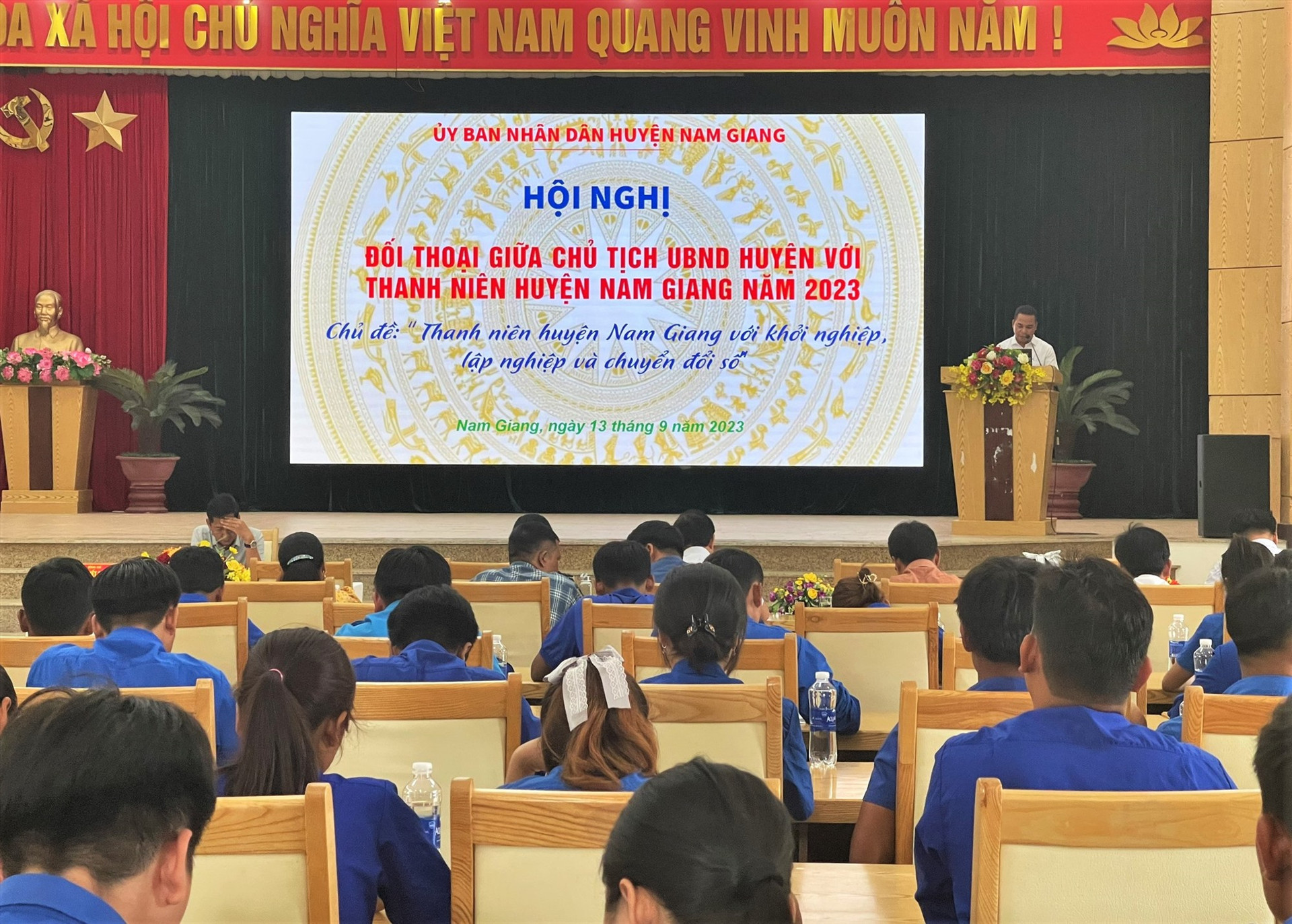 Đông đảo thanh niên Nam Giang tham dự buổi đối thoại. Ảnh: A.N