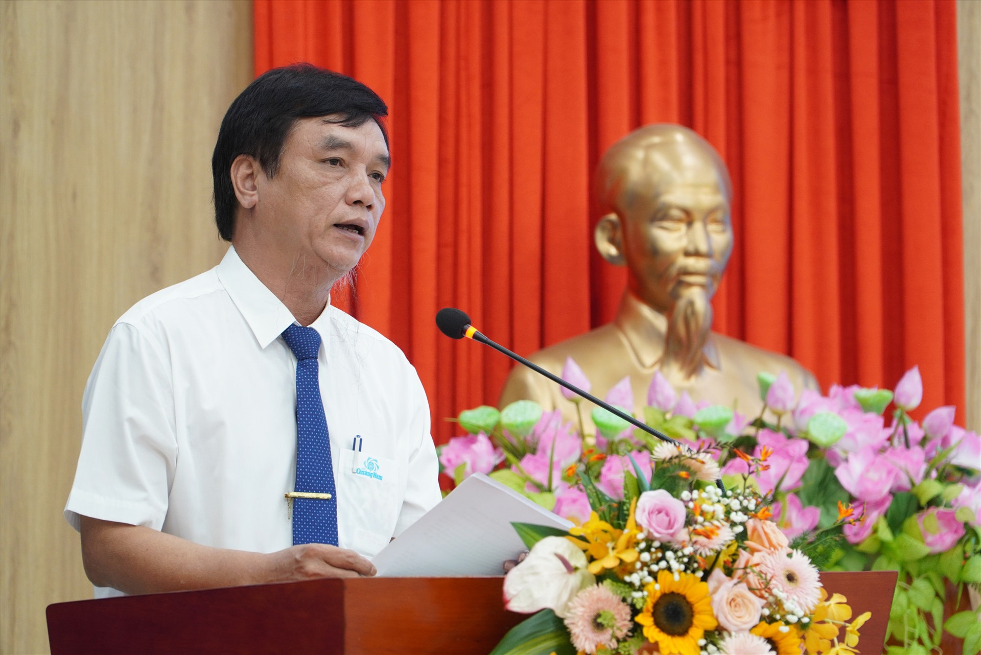 Nhà báo Nguyễn Hữu Đổng - Phó Tổng Biên tập Báo Quảng Nam phát biểu tại buổi lễ. Ảnh: Q.Đ