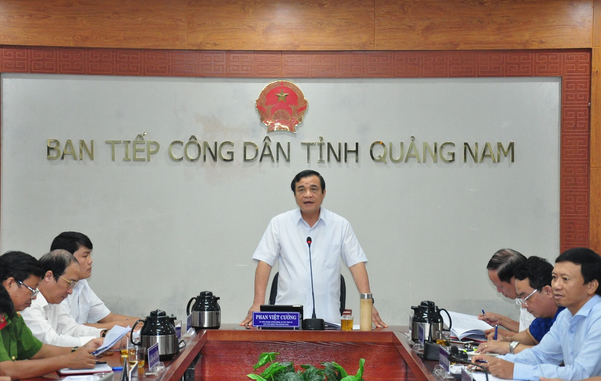 Ủy viên Trung ương Đảng, Bí thư Tỉnh ủy, Chủ tịch HĐND tỉnh Phan Việt Cường chủ trì buổi tiếp công dân. Ảnh: ĐÔNG ANH