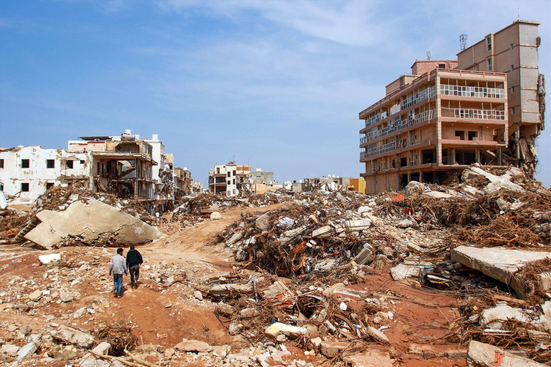 Ước tính 1/4 thành phố Derna ở Libya đã bị xóa sổ vì thảm họa lũ lụt do vỡ đập.