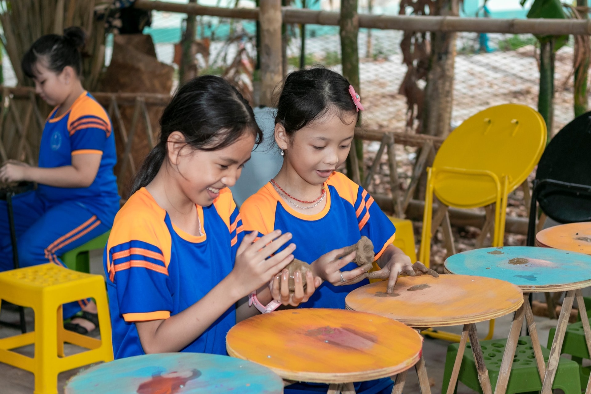 Trẻ em có nhiều trải nghiệm thú vị khi tham gia các workshop tại Edu Farm. Ảnh: H.L