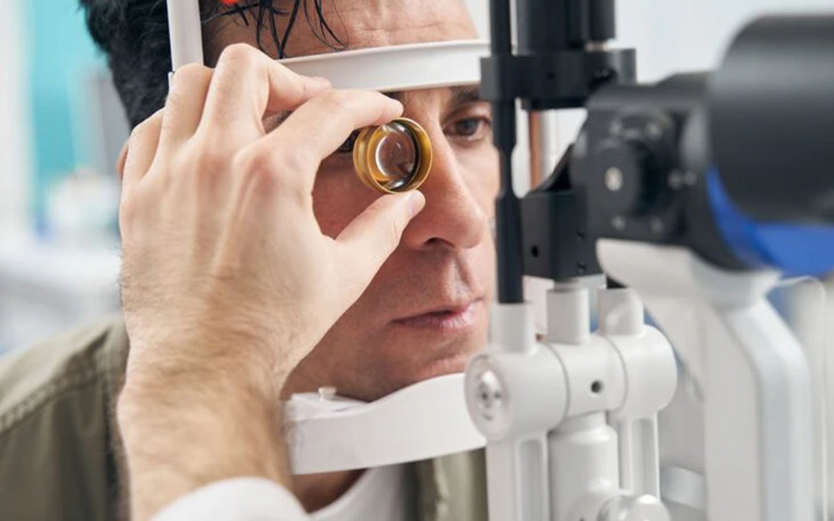 Để chẩn đoán đột quỵ mắt thì người bệnh cần đến bệnh viện kiểm tra (Ảnh: Internet)