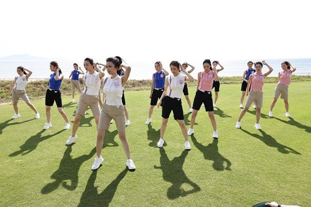 Họ thể hiện tài năng khiêu vũ tại sân Golf số 1 Việt Nam, Hoiana Shores Golf Club