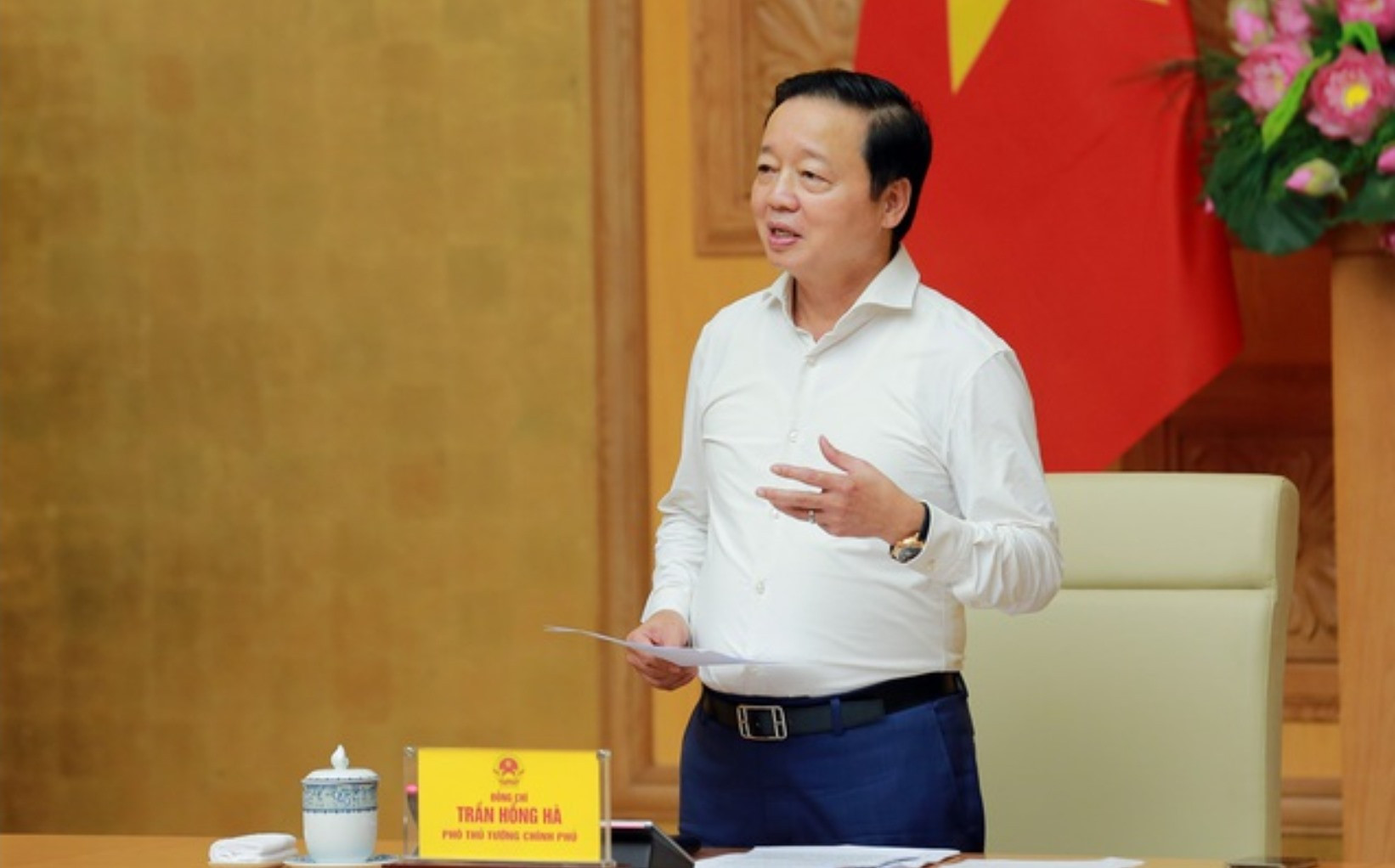 Phó Thủ tướng Trần Hồng Hà yêu cầu rà soát lại toàn bộ hệ thống quản lý an toàn thực phẩm trong tất cả các khâu, từ sản xuất đến tiêu dùng Ảnh: VGP/Minh Khôi