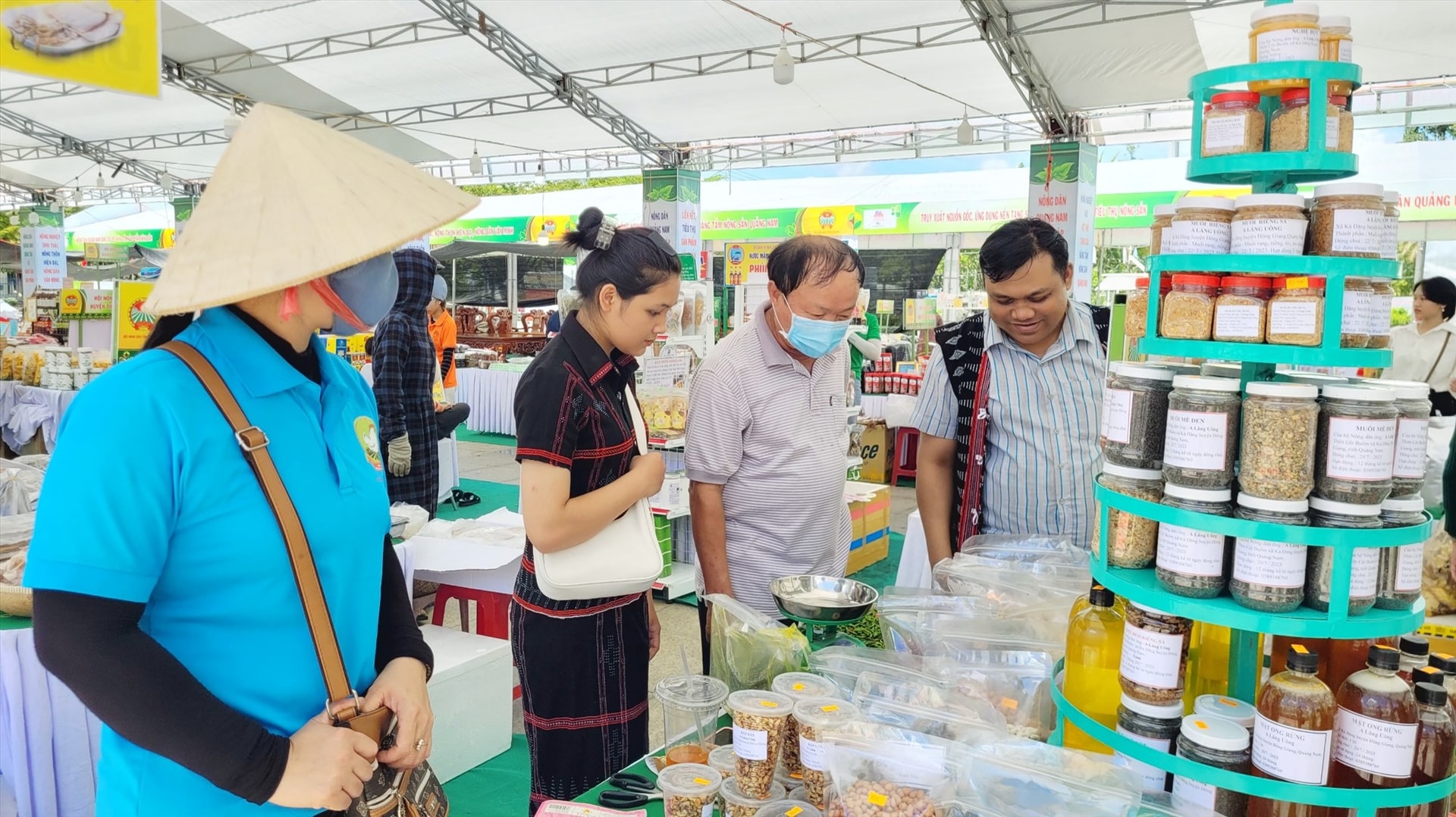 Nhờ nguồn vốn ưu đãi, nhiều HTX và THT có điều kiện đầu tư phát triển mạnh các sản phẩm OCOP cũng như sản phẩm nông nghiệp chủ lực. Ảnh: N.P