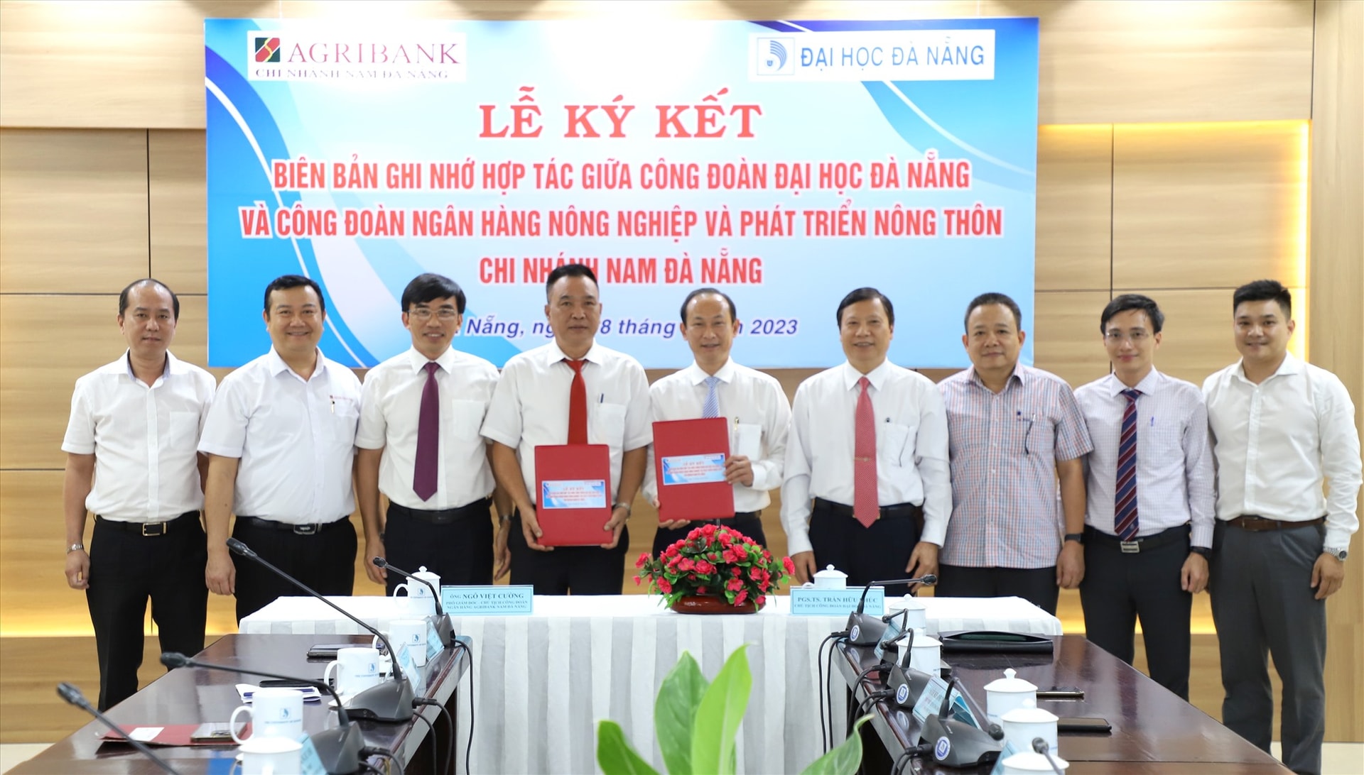 Quang cảnh lễ ký kết hợp tác chương trình học bổng Chắp cánh ước mơ cho SV sáng 18/9/2023 Ảnh VS