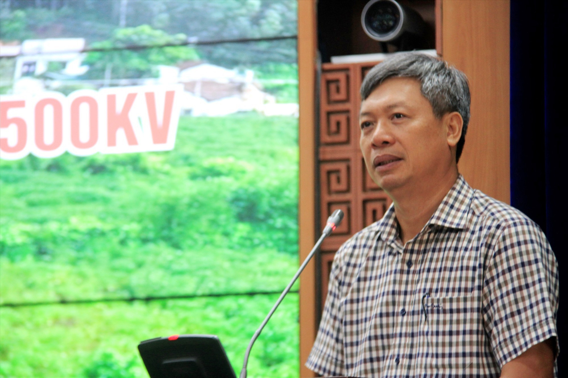 Phó Chủ tịch UBND tỉnh Hồ Quang Bửu phát biểu tại hội nghị. Ảnh: T.C