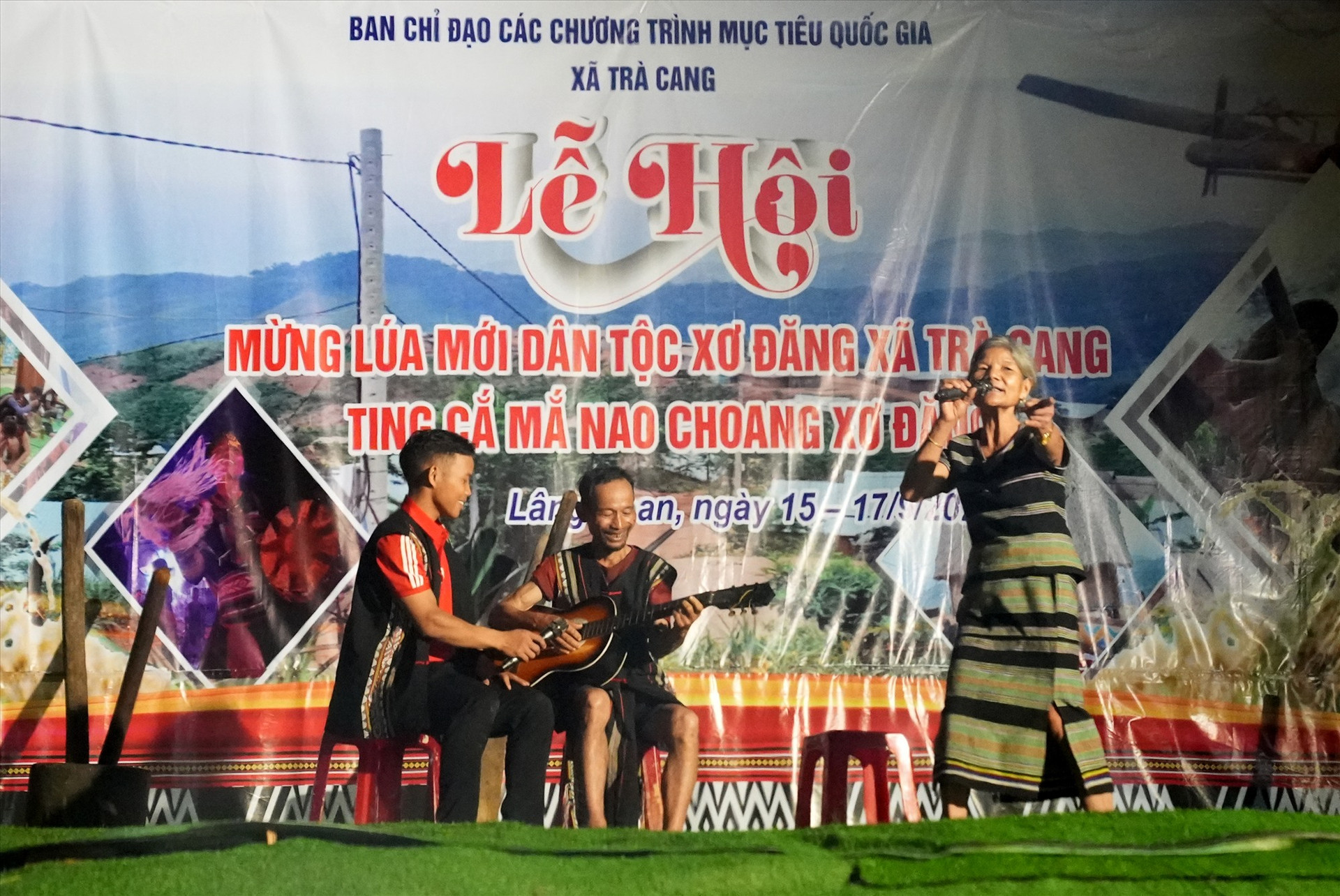 Phần trình diễn hát ting ting của nghệ nhân Trần Thị Kim Hoa (thôn 3, xã Trà Cang, Nam Trà My). Ảnh: L.M