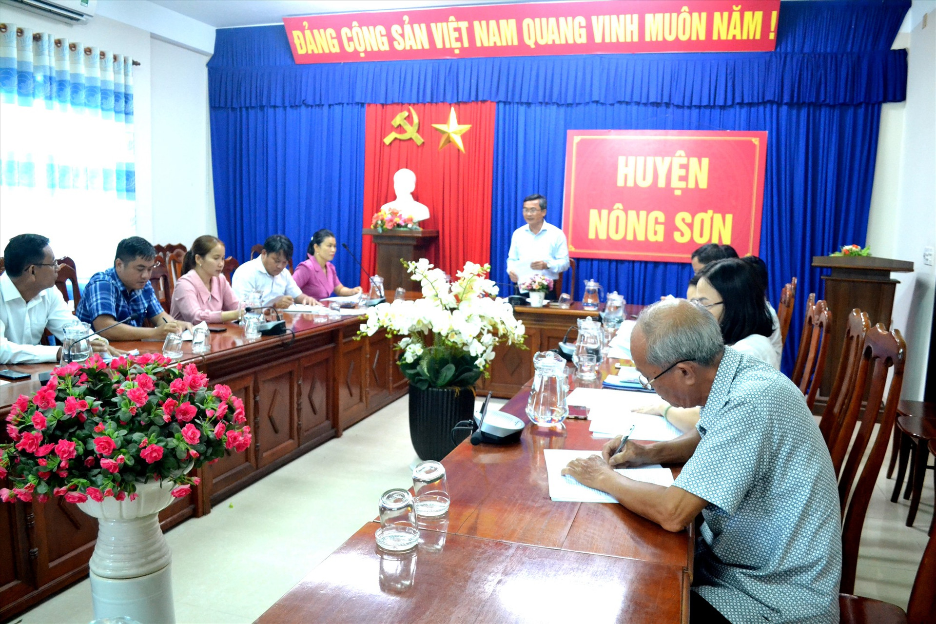 Ông Nguyễn Phi Hùng - Phó Chủ tịch Thường trực Ủy ban MTTQ Việt Nam tỉnh phát biểu tại buổi làm việc. Ảnh: VIỆT NGUYỄN