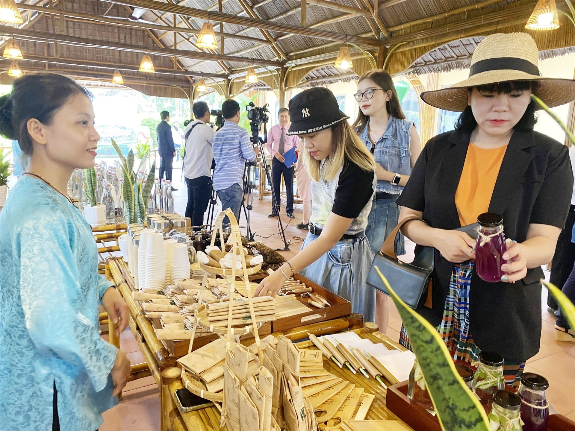 Mô hình tuần hoàn rác thải của một doanh nghiệp du lịch tại Hội An. Ảnh: V.Lộc