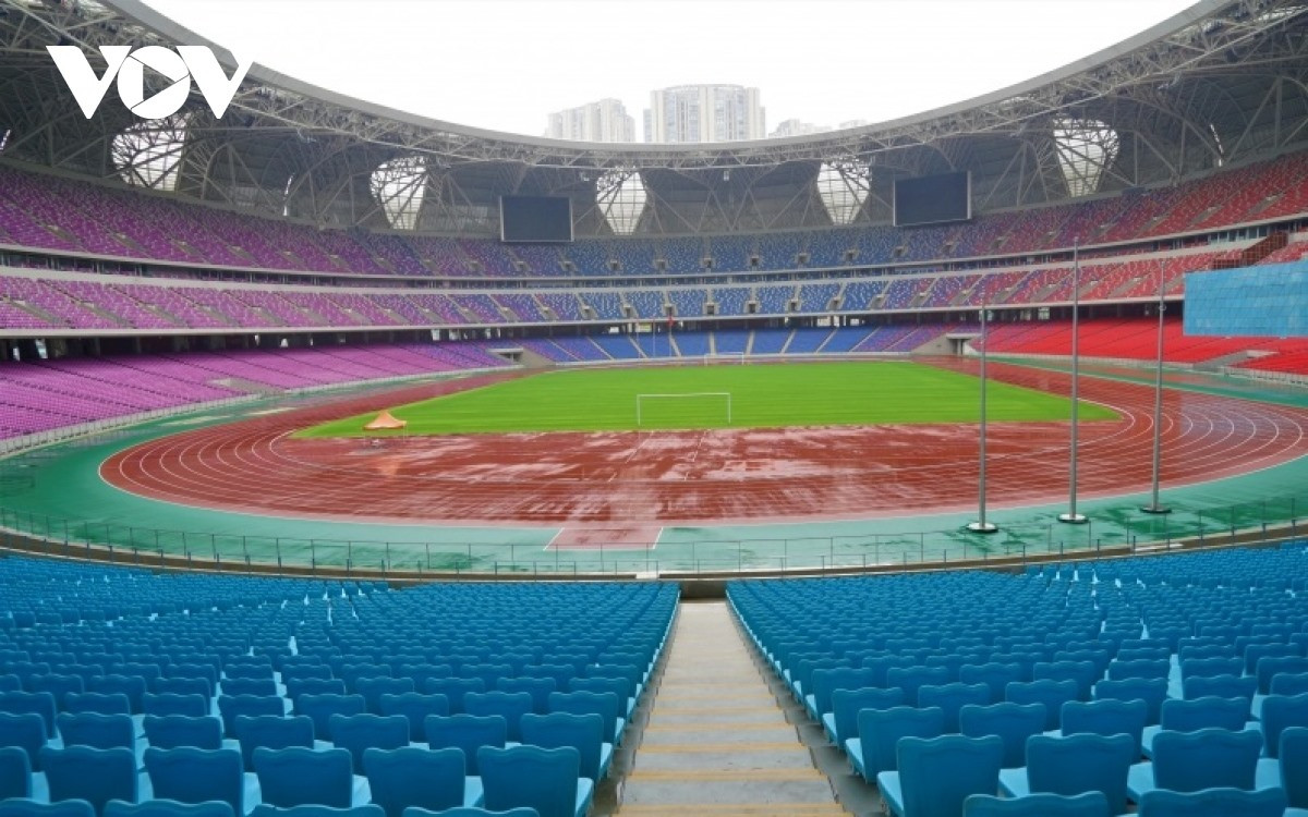 Bên trong sân vận động Bông Sen lớn, nơi sẽ diễn ra lễ khai mạc và bế mạc Á vận hội 2022 (Ảnh: VOV)