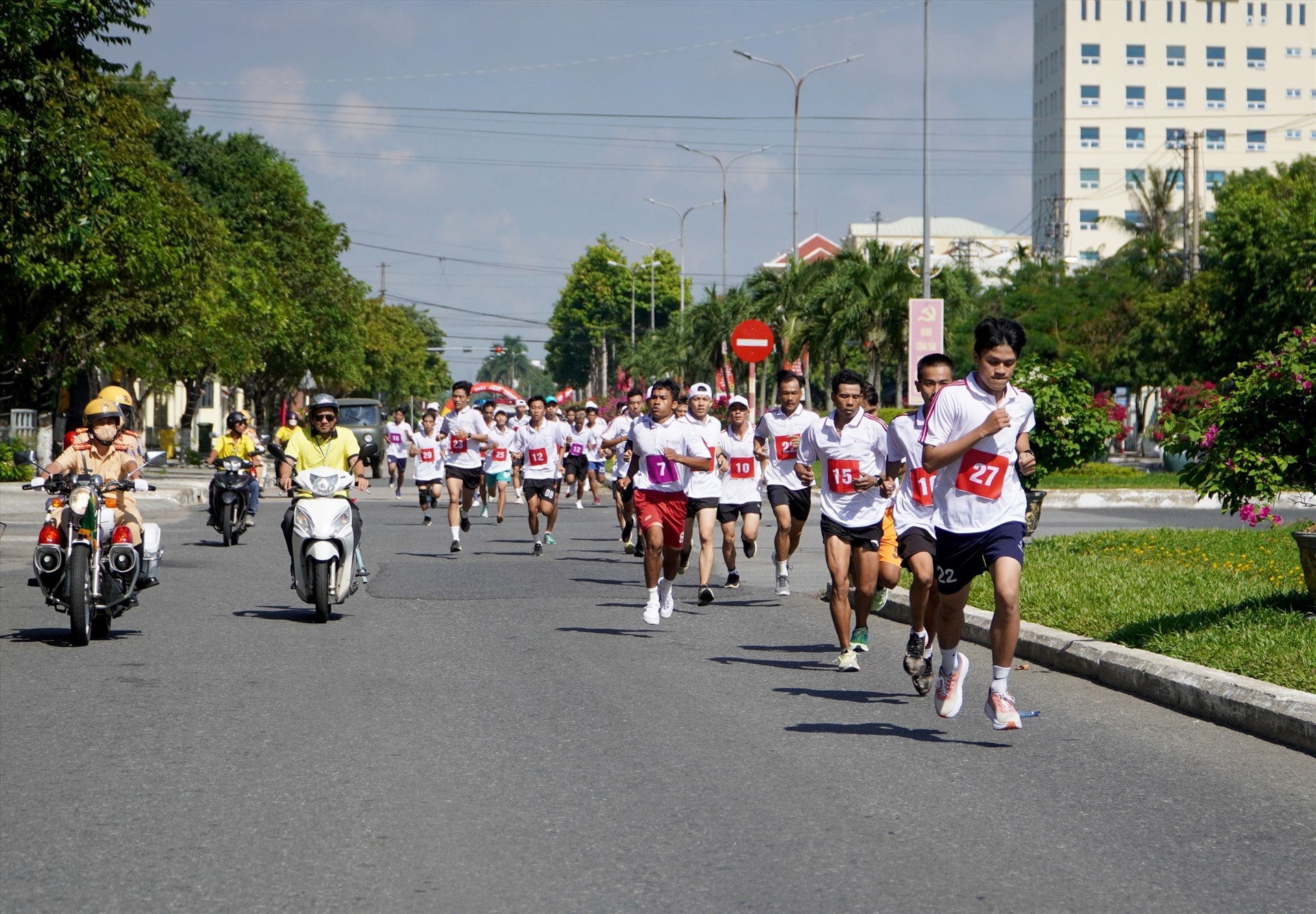 Male runners were attending the race.