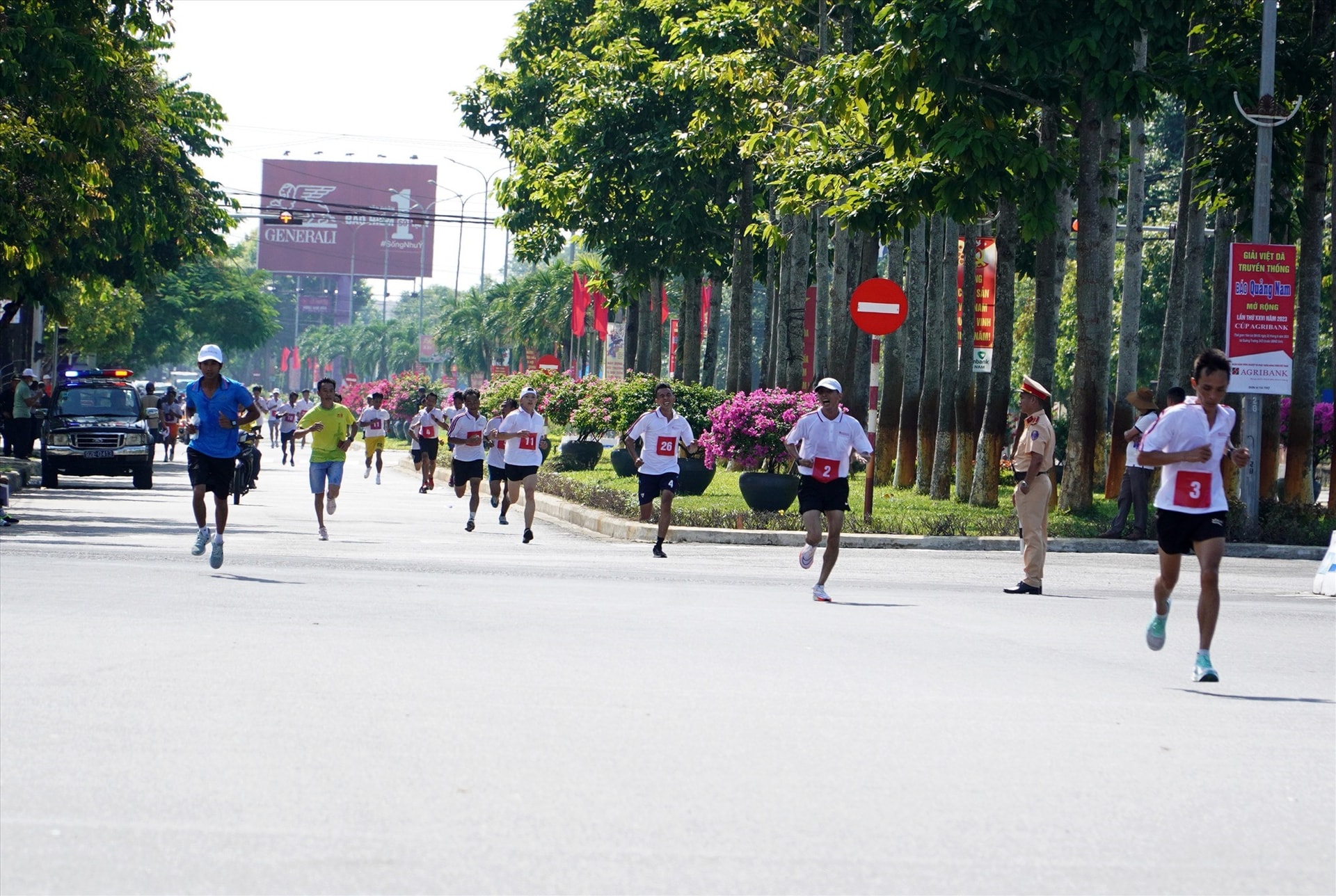 Runners were interested in the race.