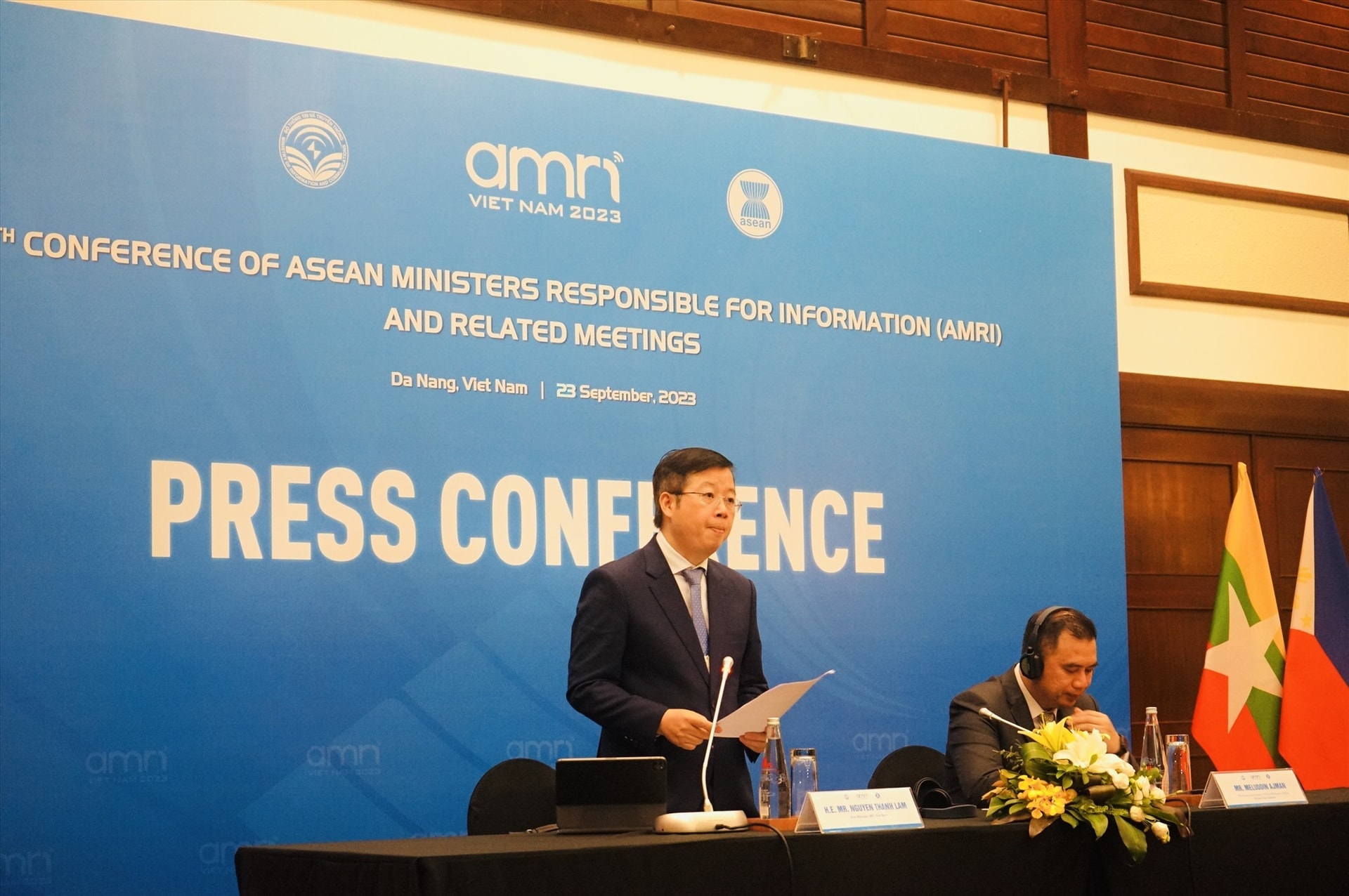 Deputy Minister Nguyen Thanh Lam at the press conference