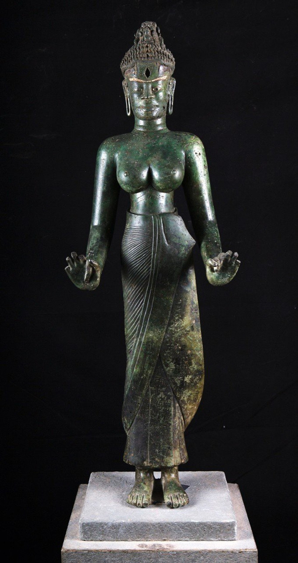 Tượng Bồ tát Tara đang được bảo quản, trưng bày tại Bảo tàng Điêu khắc Chăm TP.Đà Nẵng. Ảnh: T.T