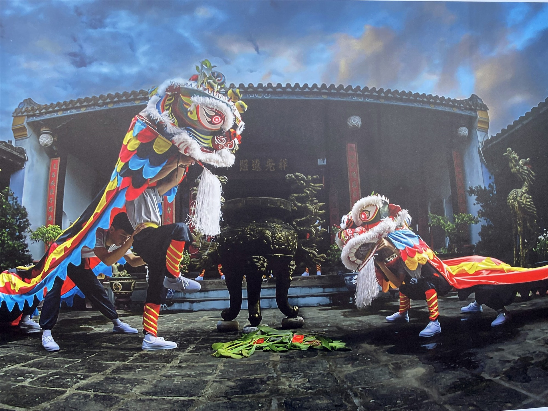 Lần đầu tiên triển lãm ảnh nghê thuật múa Thiên cẩu được tổ chức tại Hội An. Ảnh: K.L