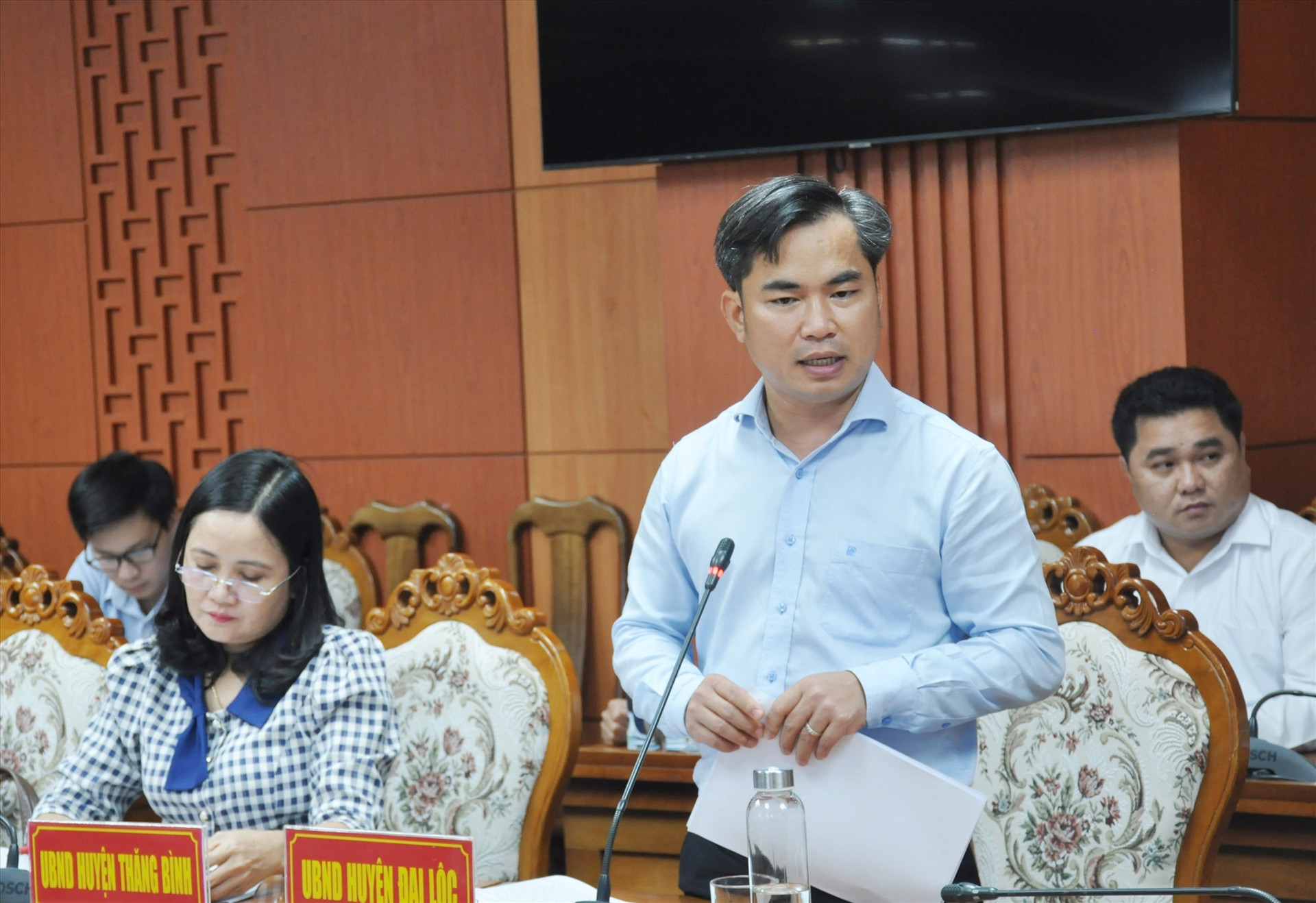 Đại diện lãnh đạo UBND huyện Đại Lộc phát biểu tại cuộc làm việc. Ảnh: N.Đ