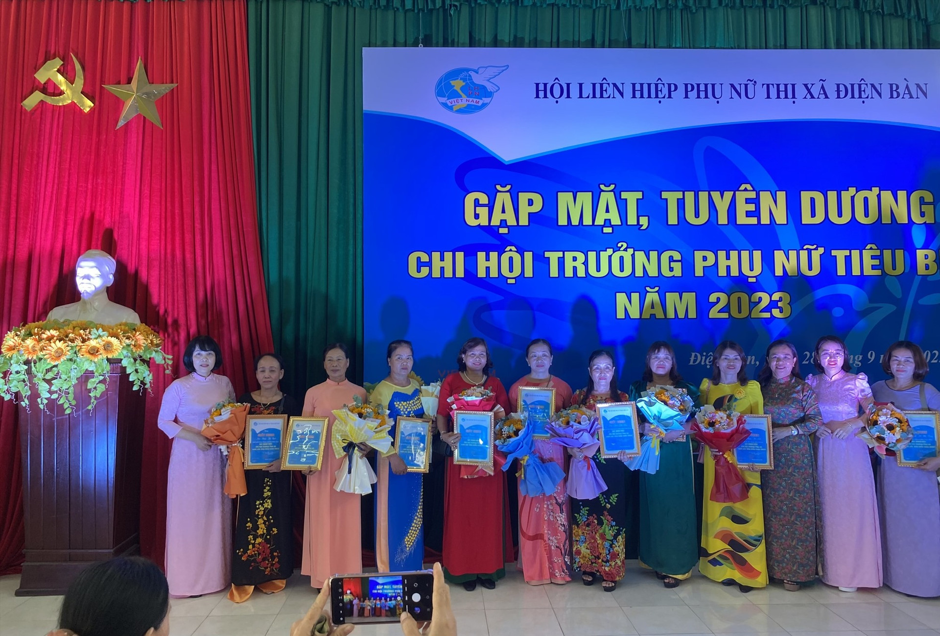 Đây là năm thứ hai Điện Bàn tuyên dương các chi hội trưởng phụ nữ. Ảnh: K.L