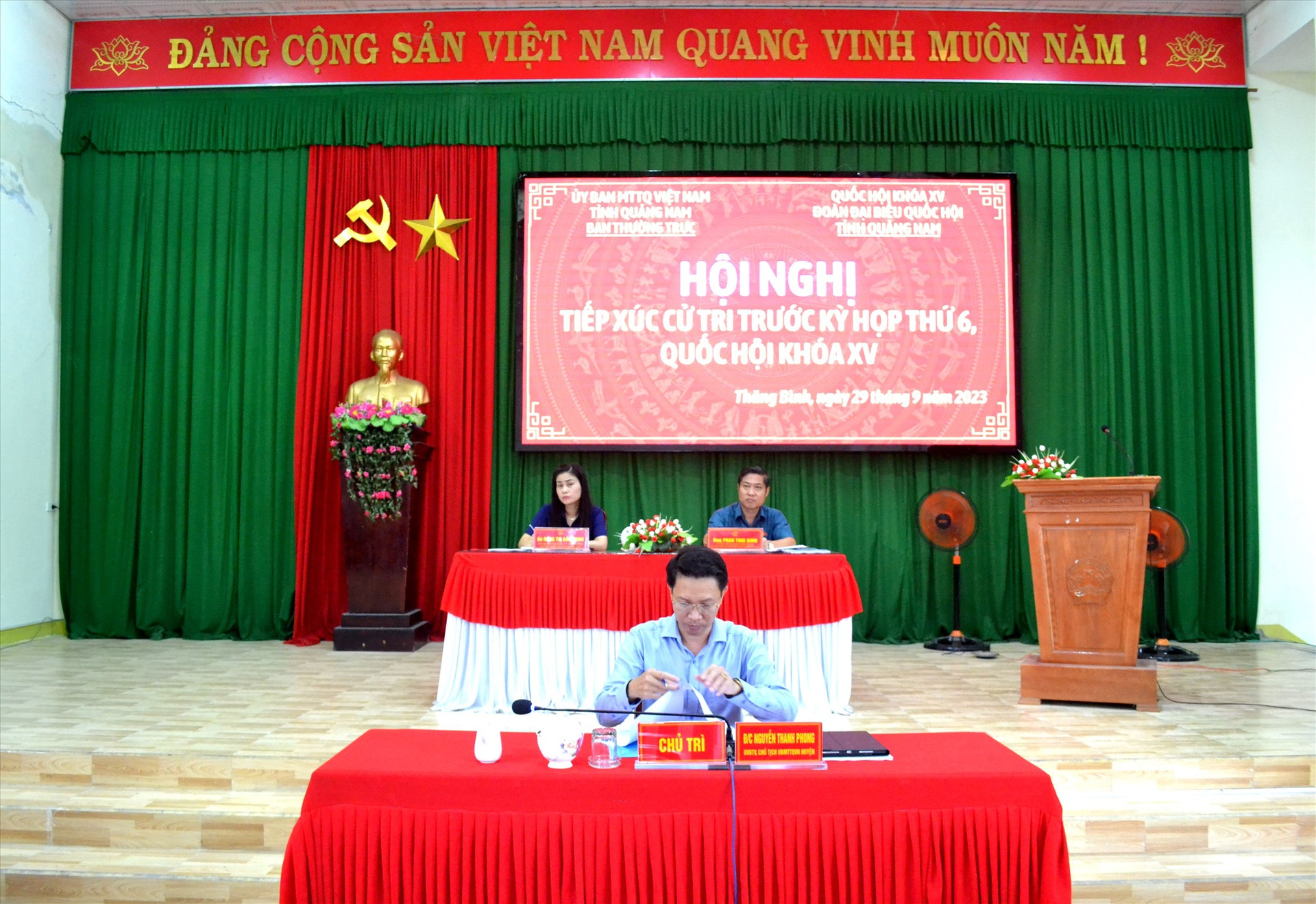 Đoàn đại biểu Quốc hội tiếp xúc cử tri huyện Thăng Bình. Ảnh: VIỆT QUANG