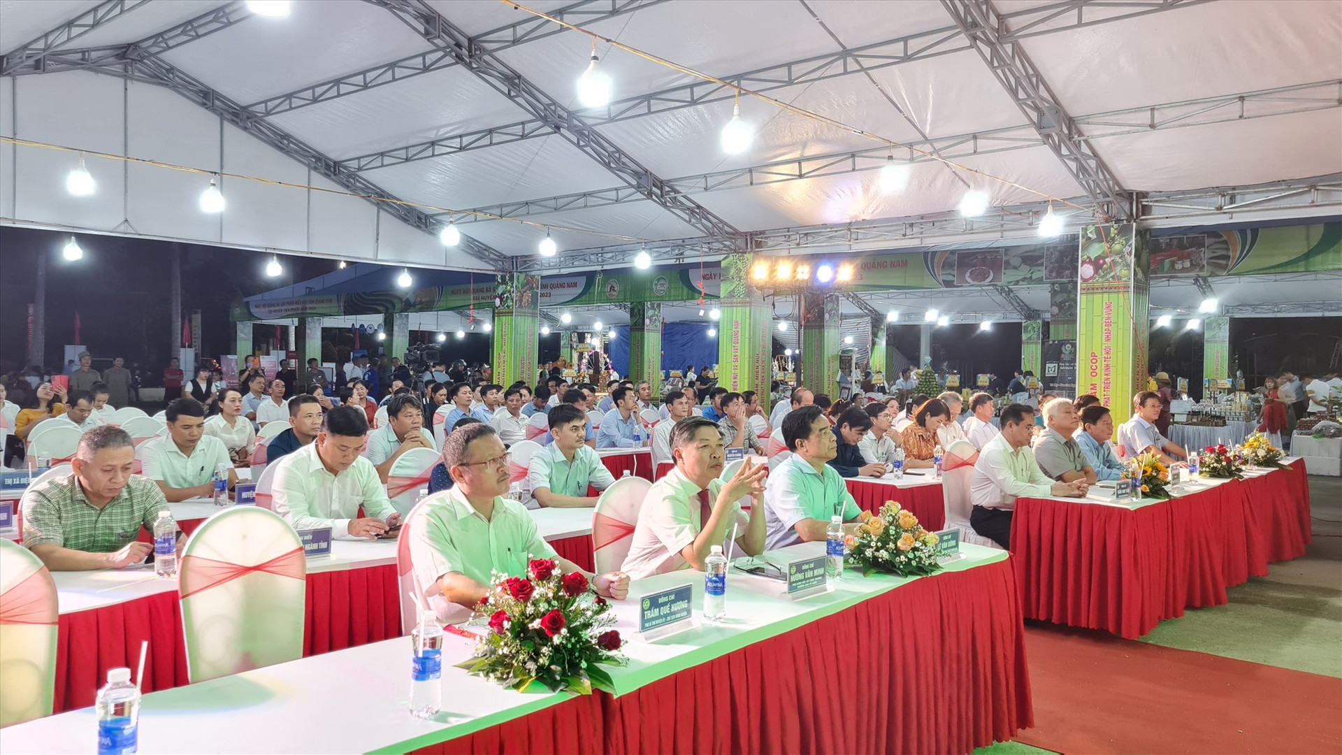 Đại biểu tham dự khai mạc Ngày hội quảng bá sản phẩm miền núi Quảng Nam tại Tiên Phước. Ảnh: D.L