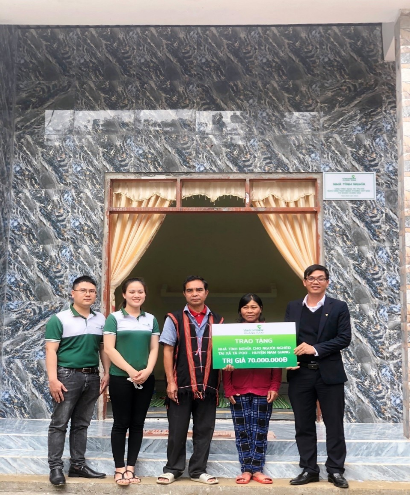 Vietcombank Quảng Nam hỗ trợ xây nhà tình nghĩa cho mộ hộ khó khăn