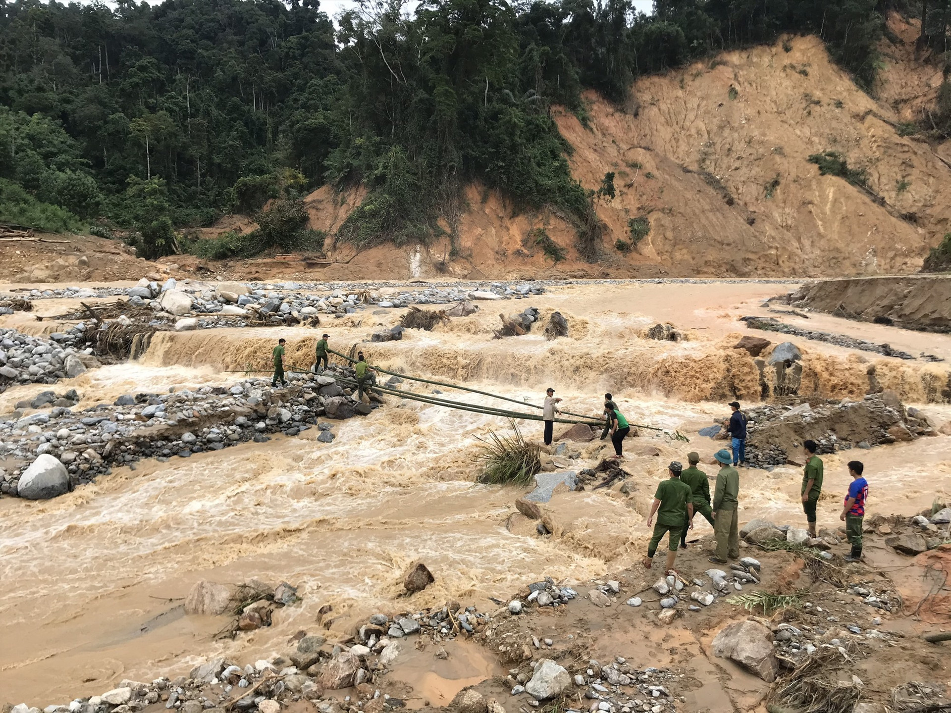 UBND tỉnh yêu cầu các địa phương chủ động triển khai ứng phó theo các phương án đề ra. Ảnh: T.C