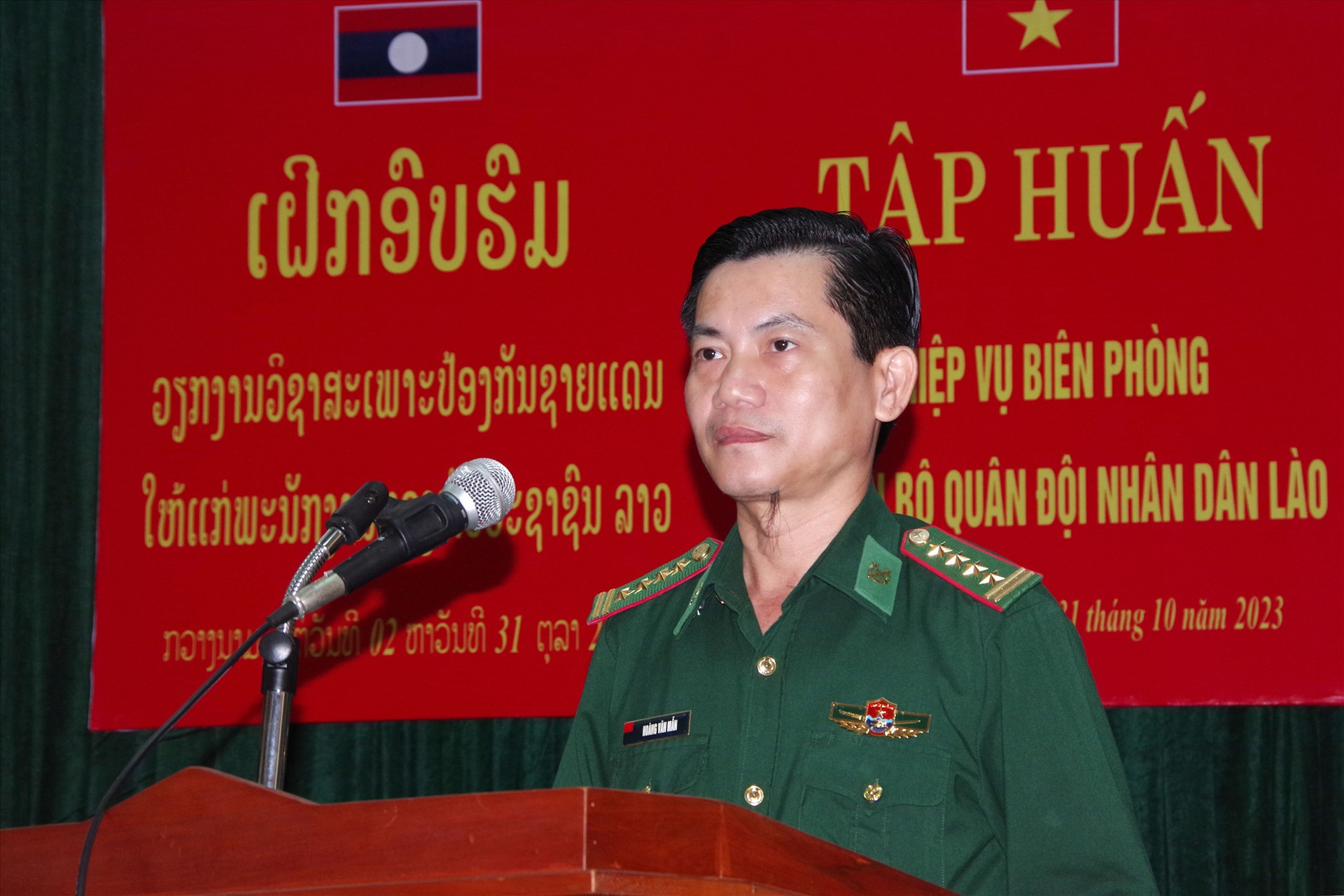 Đại tá Hoàng Văn Mẫn – Chính ủy BĐBP tỉnh phát biểu chỉ đạo tại buổi khai mạc. Ảnh: HUỲNH CHÍN