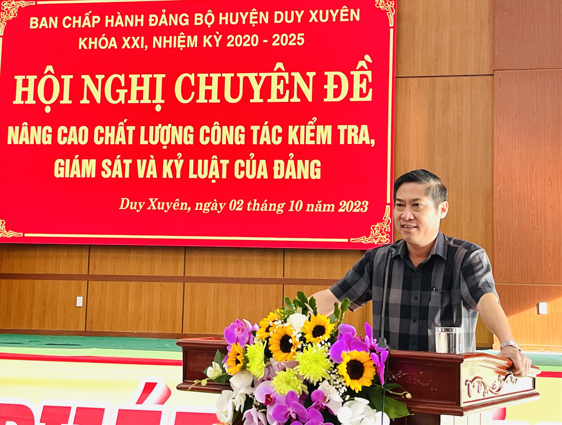 Đồng chí Phan Thái Bình – Ủy viên Ban Thường vụ, Chủ nhiệm Ủy ban Kiểm tra Tỉnh ủy phát biểu tại hội nghị.  Ảnh: N.T