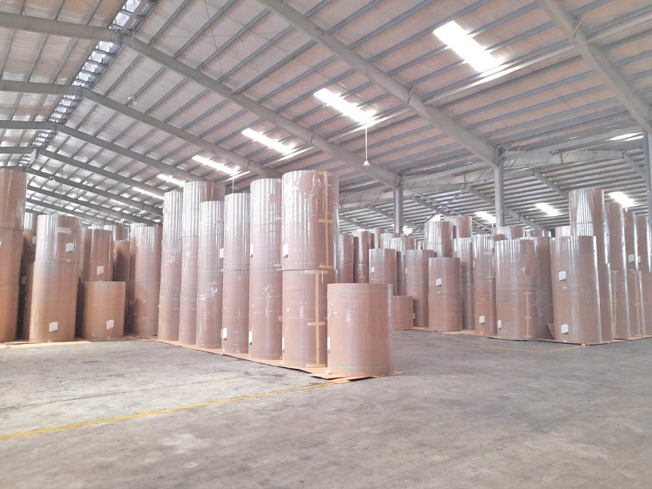 Lưu trữ và xuất khẩu nguyên liệu giấy cho công ty Sun Paper Savannakhet (Lào) qua cảng Chu Lai.