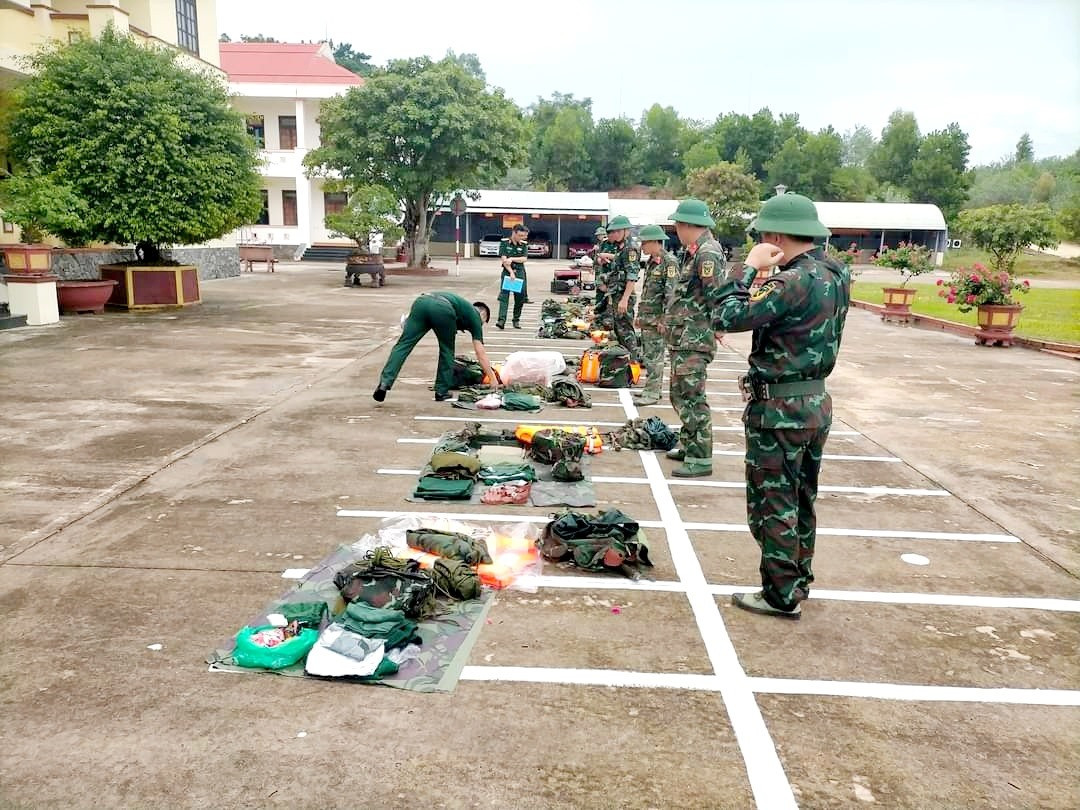 Đoàn kiểm tra công tác quân sự, quốc phòng tại huyện Đại Lộc. Ảnh: N.D