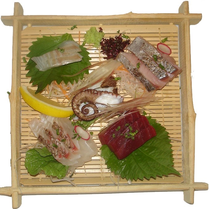 Món sashimi của người Nhật. Ảnh:TRẦN ĐỨC ANH SƠN