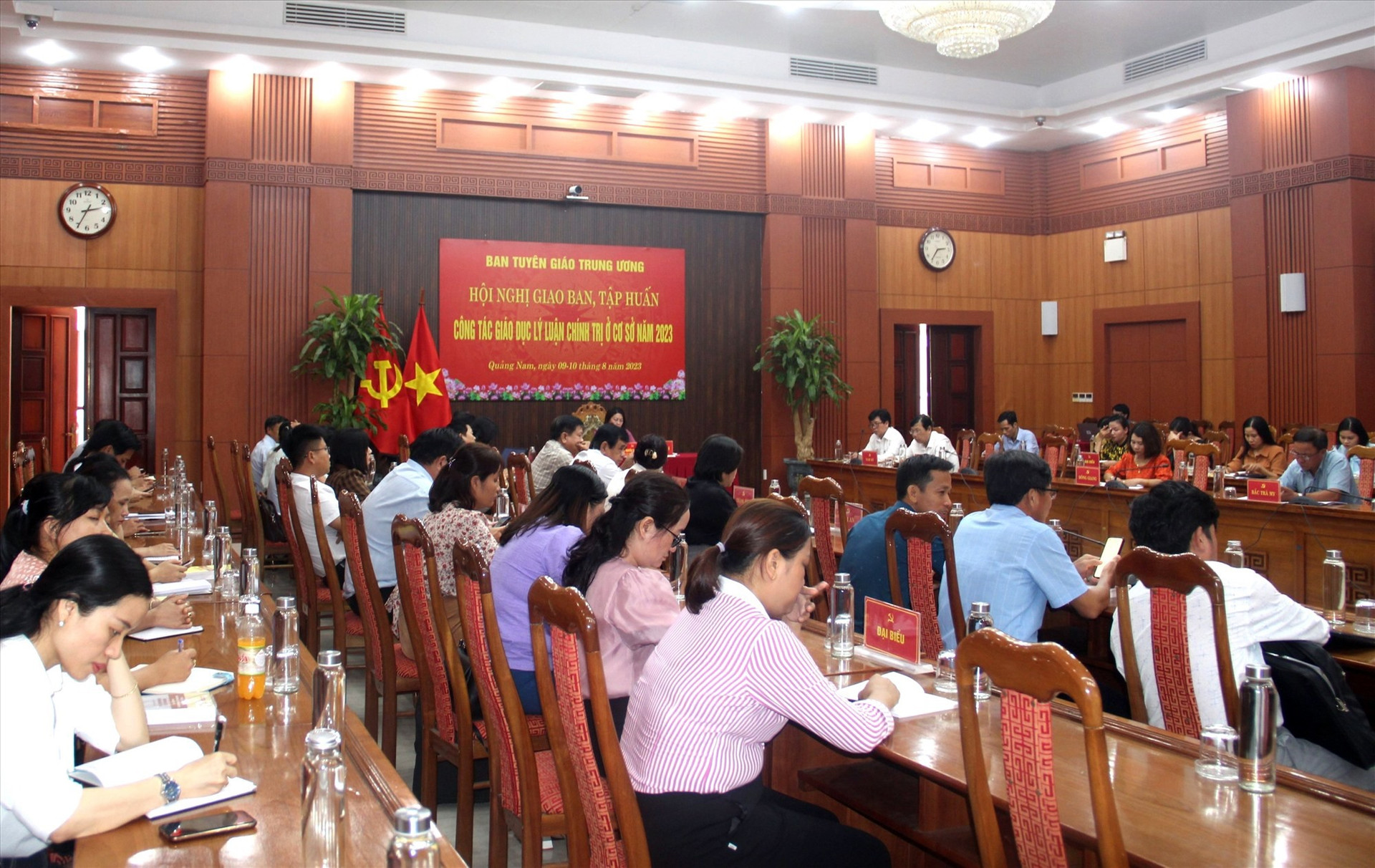 Các đại biểu tỉnh Quảng Nam tham gia tập huấn toàn quốc về công tác giáo dục lý luận chính trị ở cơ sở năm 2023. Ảnh: TÂM ĐAN