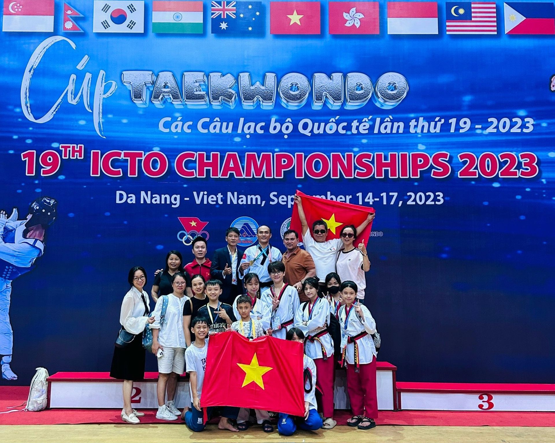 Đoàn vận động viên, huấn luyện viên CLB Hoàng Dũng tại giải cúp Taekwondo các CLB quốc tế lần thứ 19. Ảnh: T.Dũng
